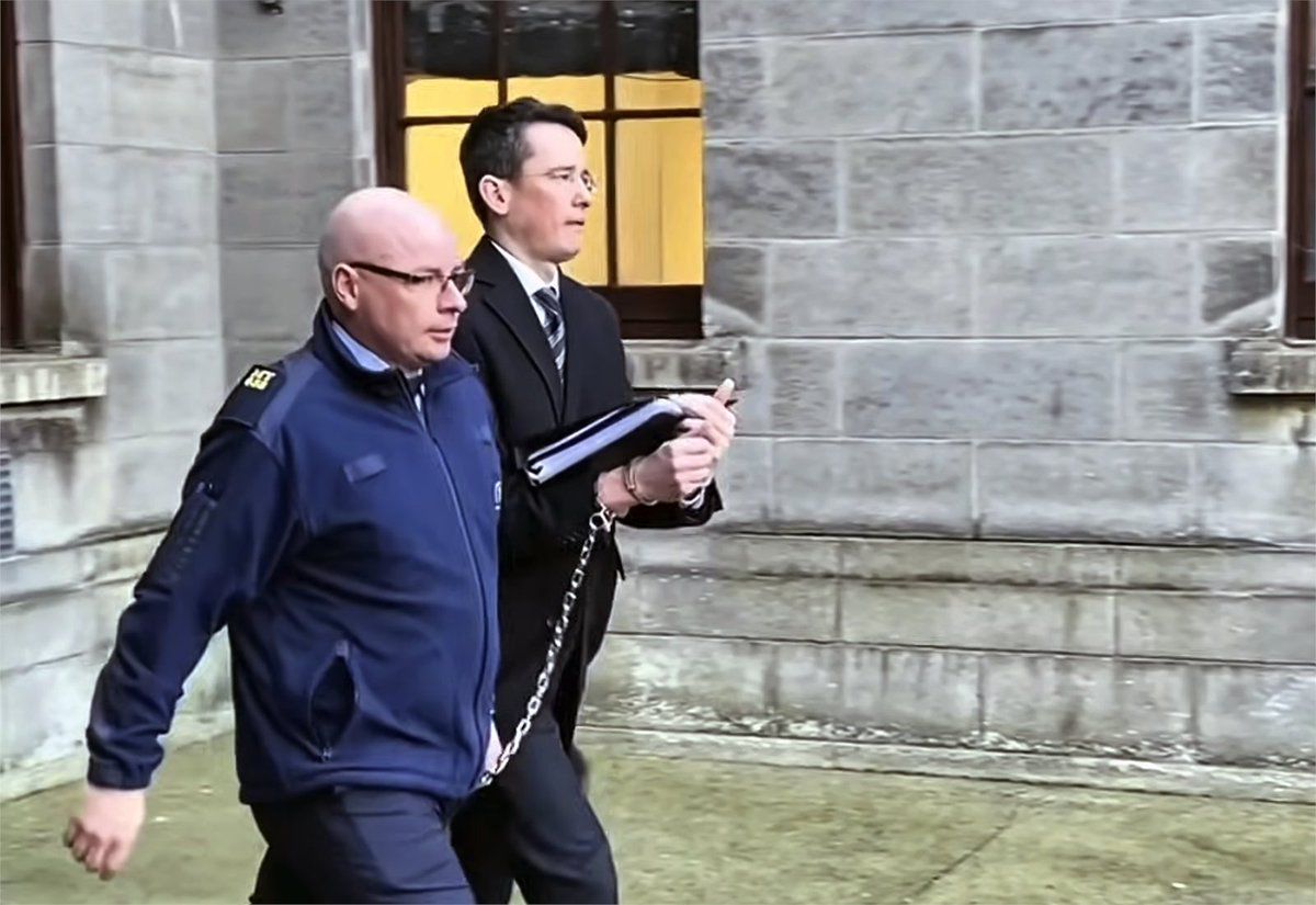 Ennesimo arresto per Enoch Burke, il docente che non si piega al gender. Ha passato oltre 560 giorni in carcere 1